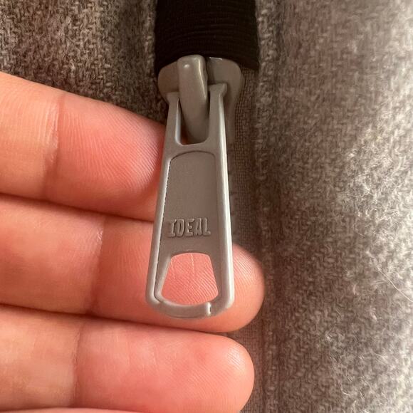 GAP Outdoor Edition Puffer Vest Gray Faux Fur Hood Down Fill Size S - Picture 10 of 11